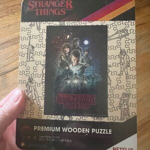 Netflix Stranger Things Premium Wooden Puzzle - THE HAWKINS HEROES